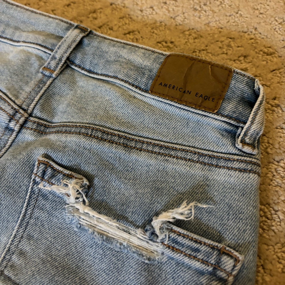NWOT AE High Rise Mom Jeans - Picture 5 of 8